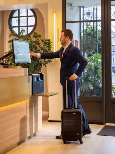 Person who checks in independently in a hotel residence for business stays, Yuna.