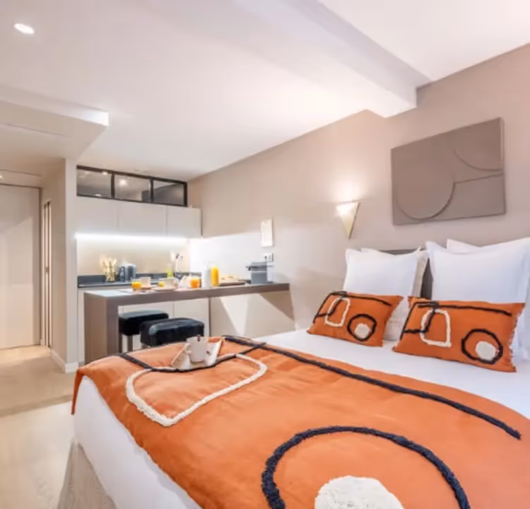 Apartment with comfortable bedroom at Yuna Les Halles, ideal for a business stay or a furnished rental in a hotel residence.