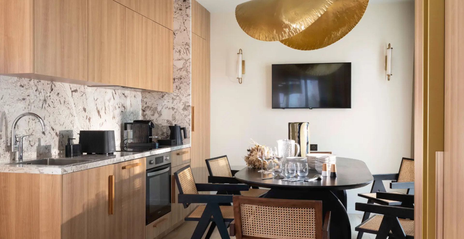 Yuna propose des appart hôtels à Paris, alliant emplacements centraux, services hôteliers et liberté totale. Idéal pour un séjour flexible et autonome.