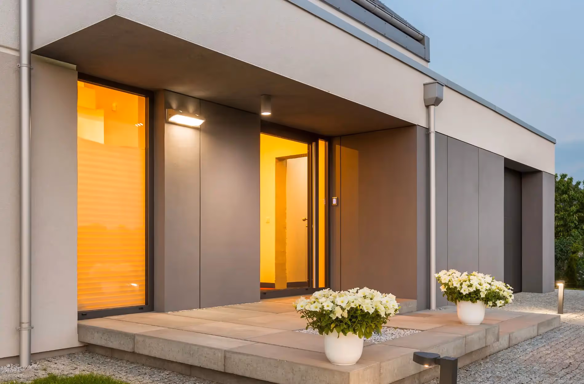 Choosing the Right Outdoor Lighting for Your Kansas City Home