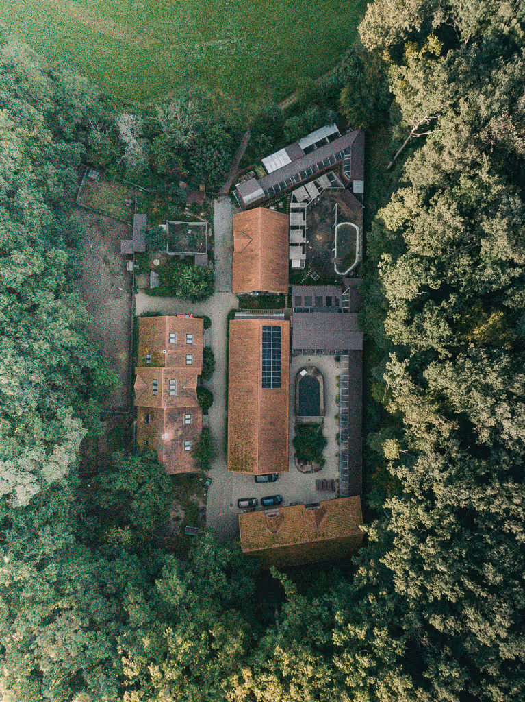 Budovy na Huslíku pohledem shora