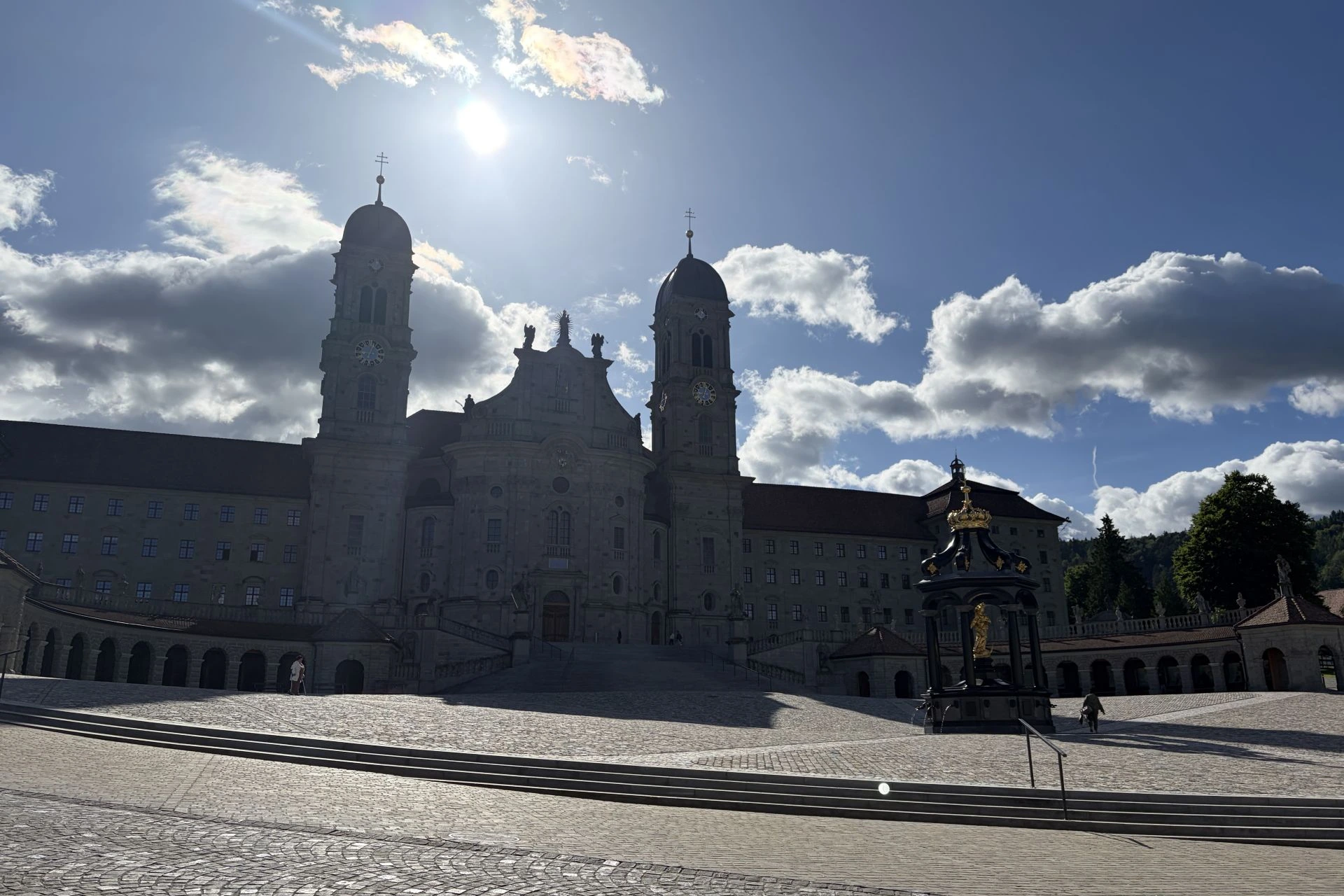 Kathedrale von Einsiedeln im vorbeifahren