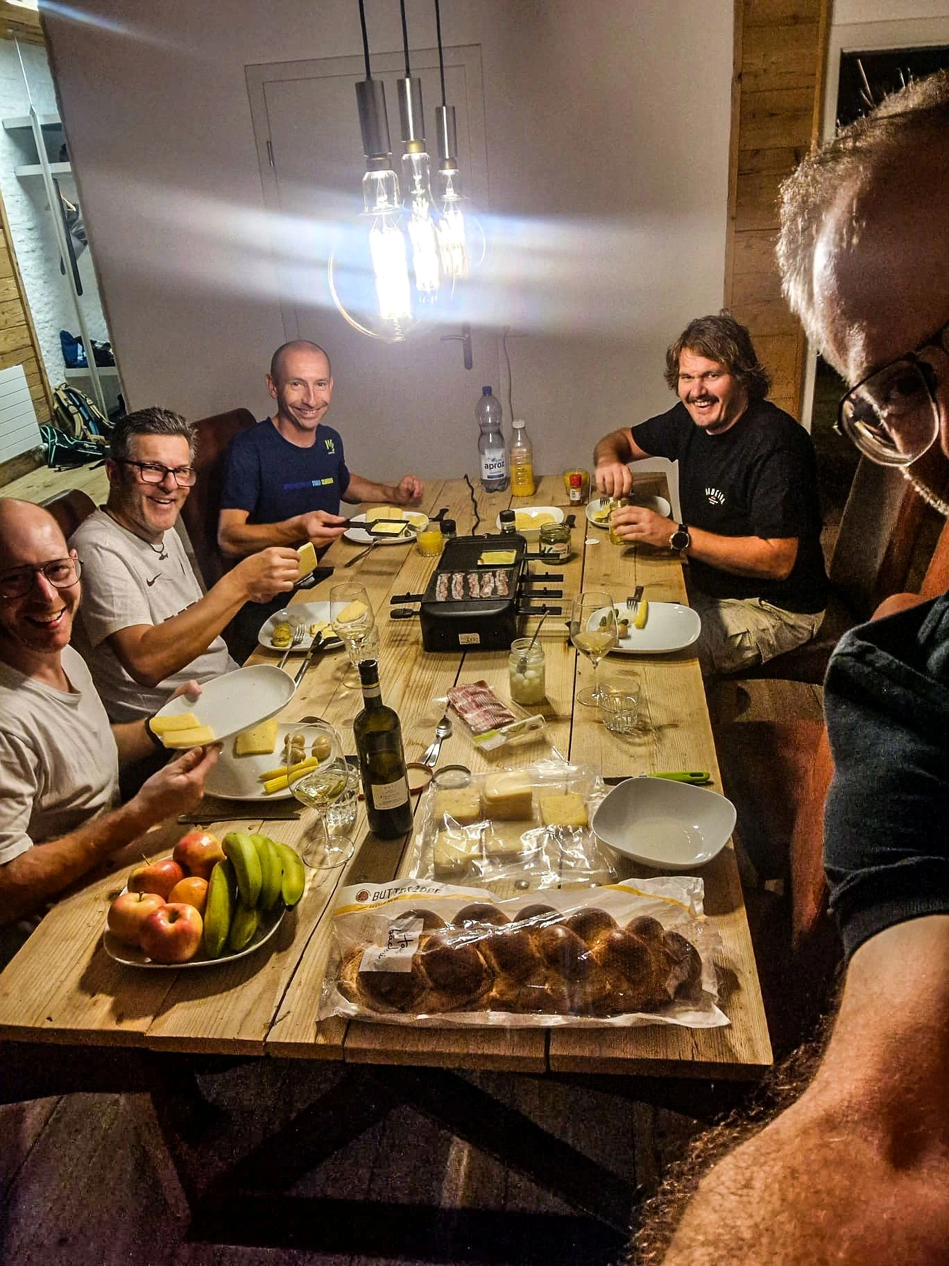 3P Cycles Team Selfie beim Abendessen