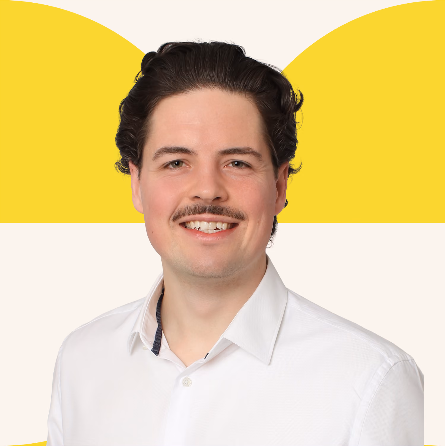 Portrait von Janis Lambertz aus dem b'steuern-Team