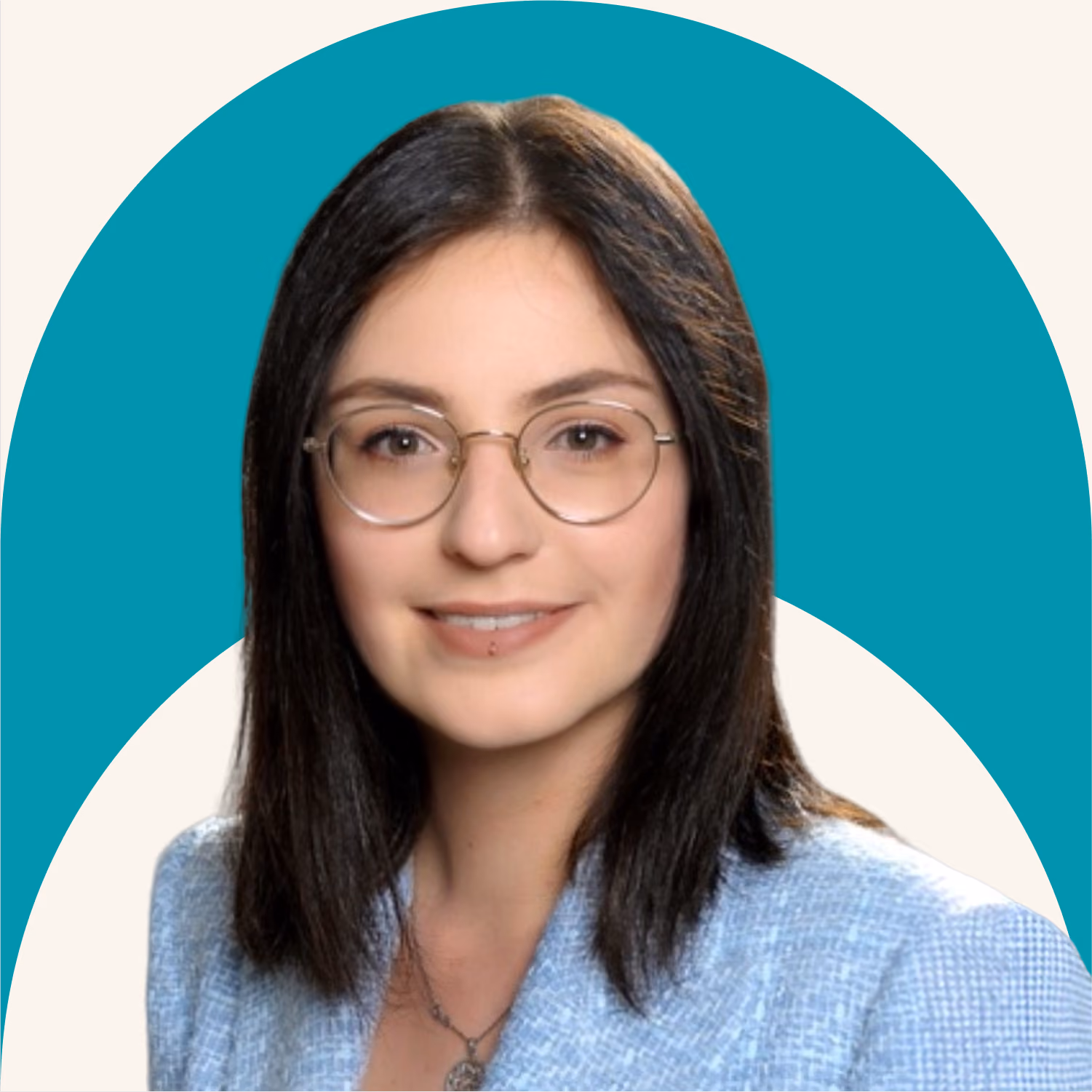 Portrait von Tamara Vasiljevic aus dem b'steuern-Team