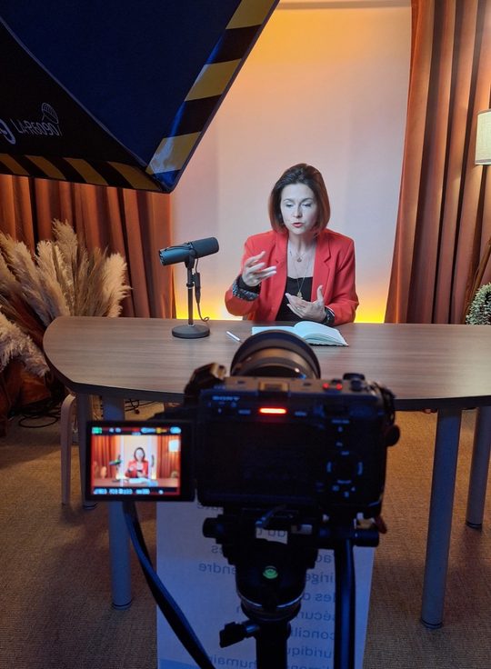 Tournage sur le plateau cosy du studio Cartel Creative à Nancy