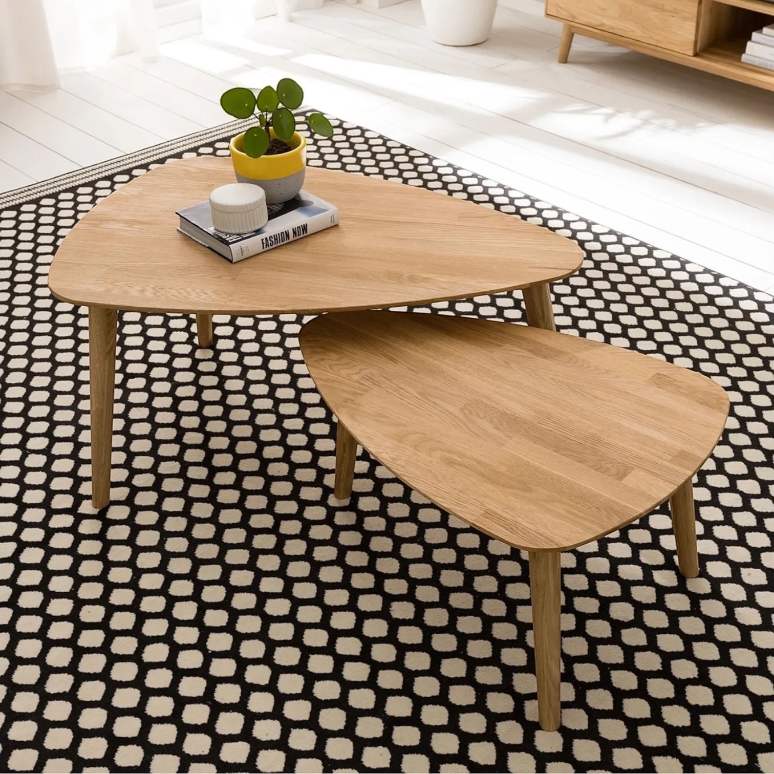 High-quality solid oak coffee table for a timeless and functional design