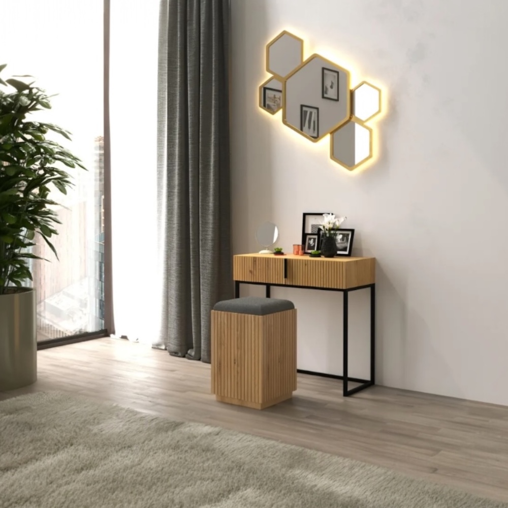 High-quality solid oak desk for a stylish and functional workspace