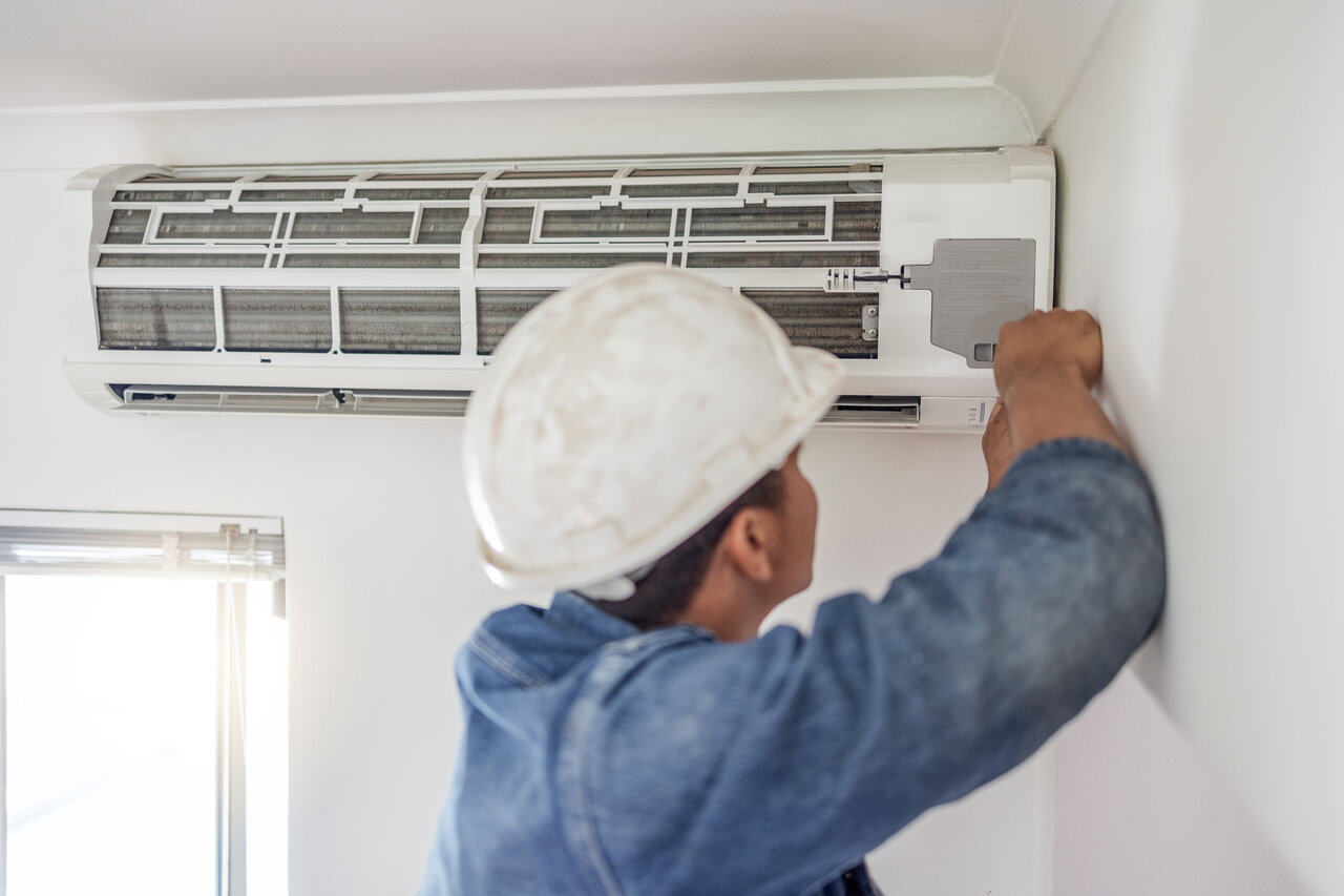 Why Does My Eureka AC Smell Musty When Turned On?
