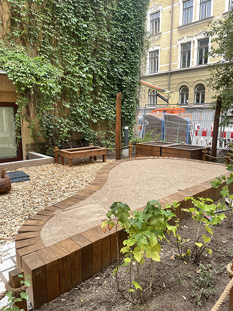 Från trist innergård till mysig lekplats