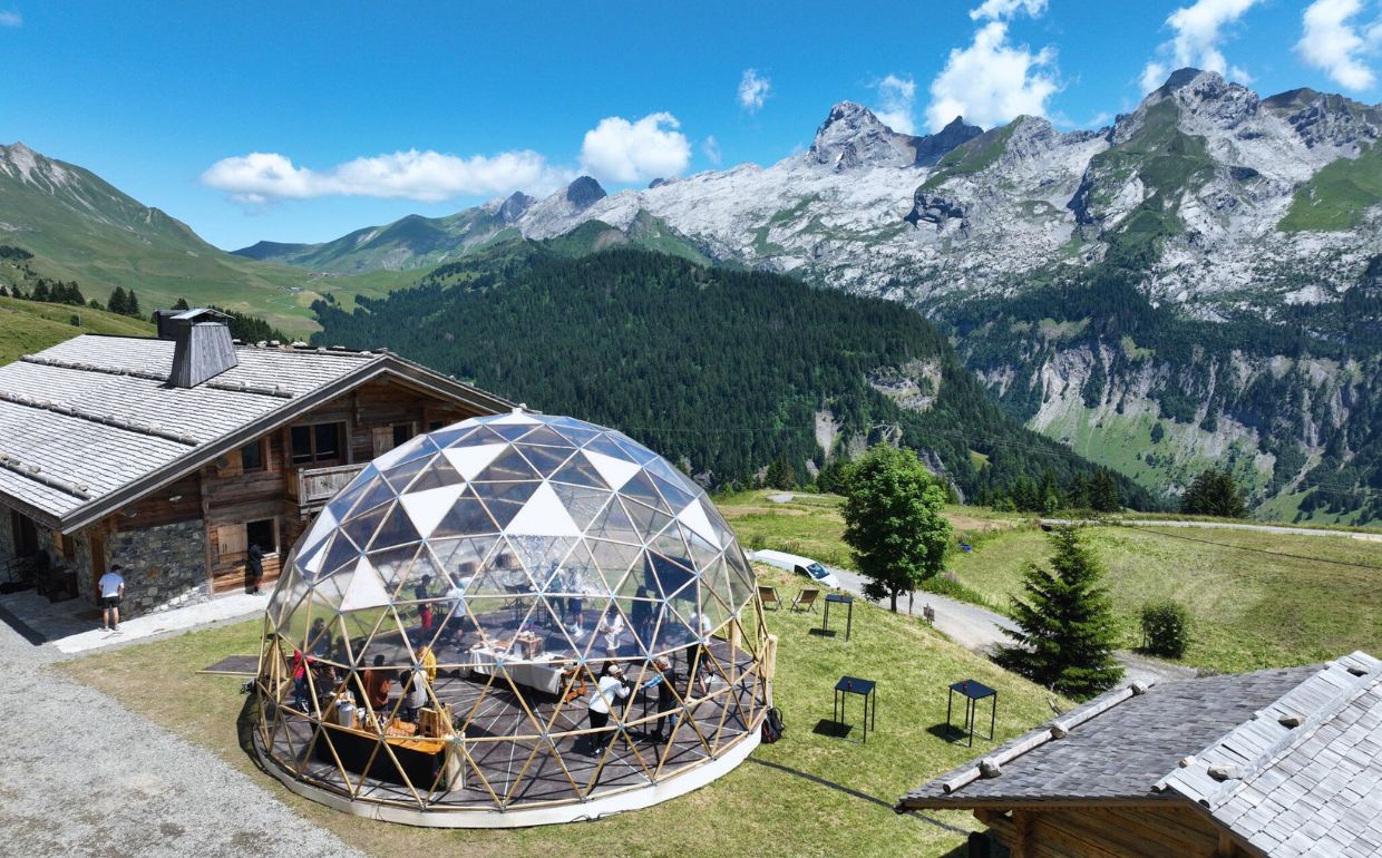 Organiser l’extraordinaire : un séminaire outdoor en pleine nature sous un dôme en bois
