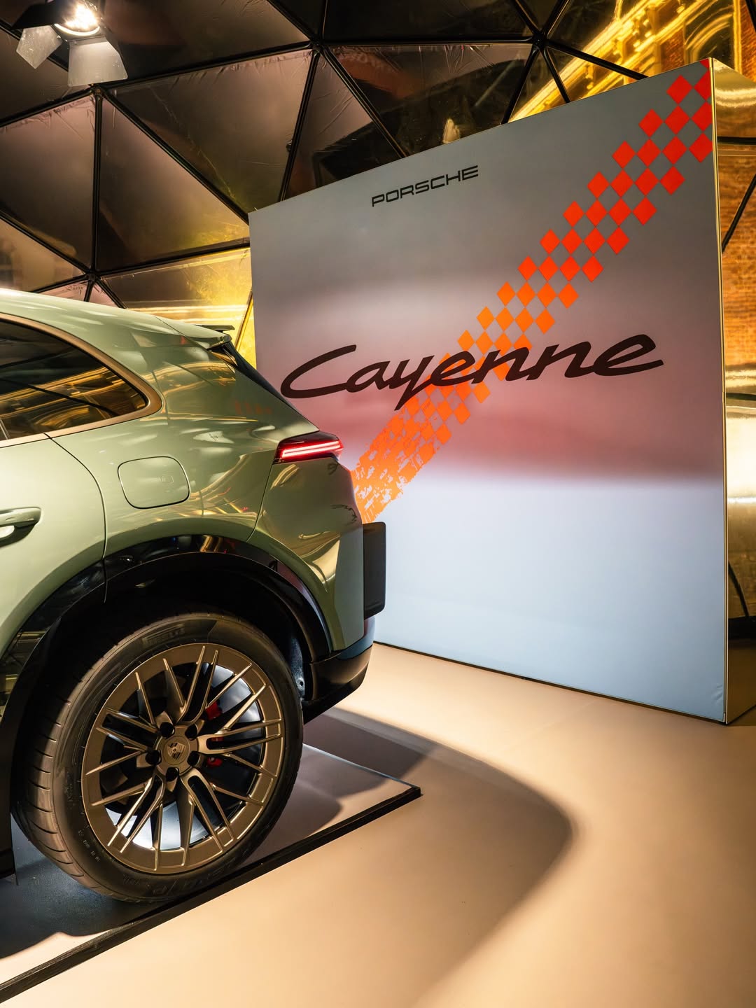 Porsche - Lancement Cayenne