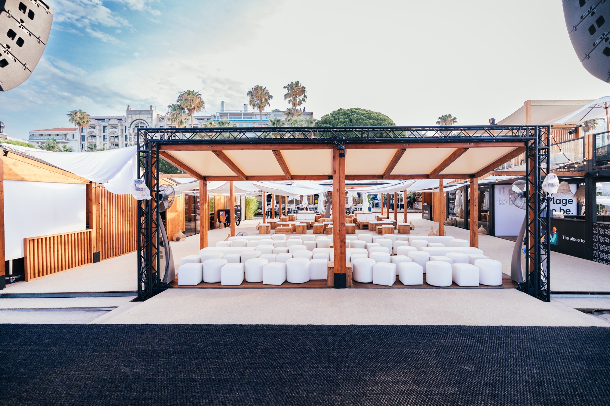 RTL Beach - Une plage transformée en espace événementiel