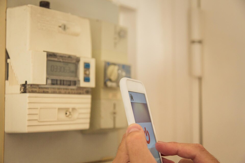 Troubleshooting AC Circuit Breaker Problems in Your Fenton Home