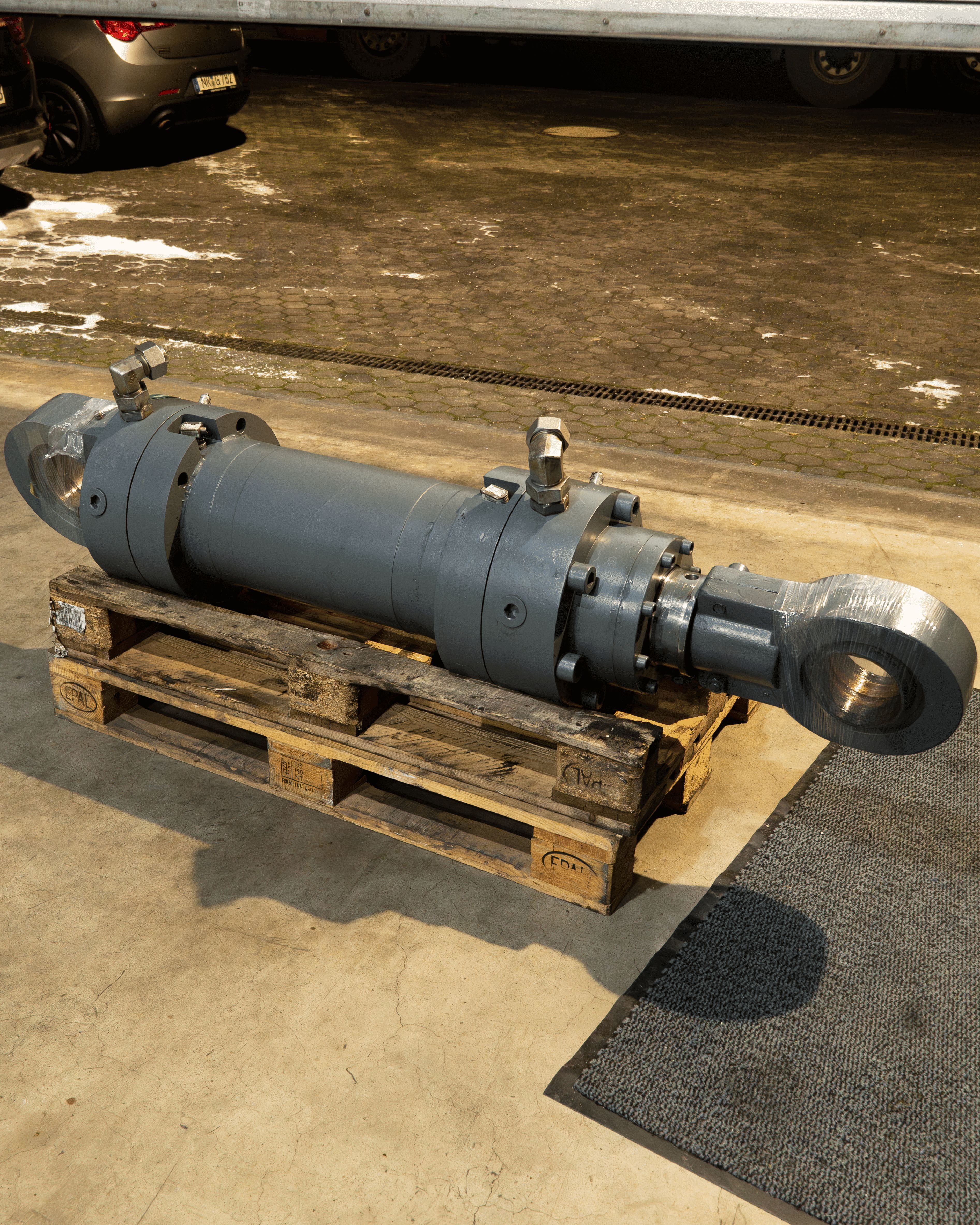 Derselbe Hydraulikzylinder nach der Reparatur durch Guarini Industrietechnik