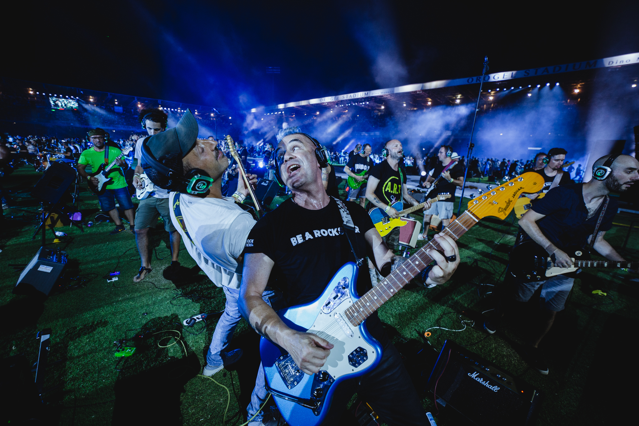 People playing at the Rockin'1000 show