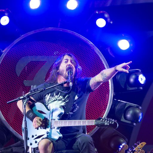 A picture of Dave Grohl playing in Cesena