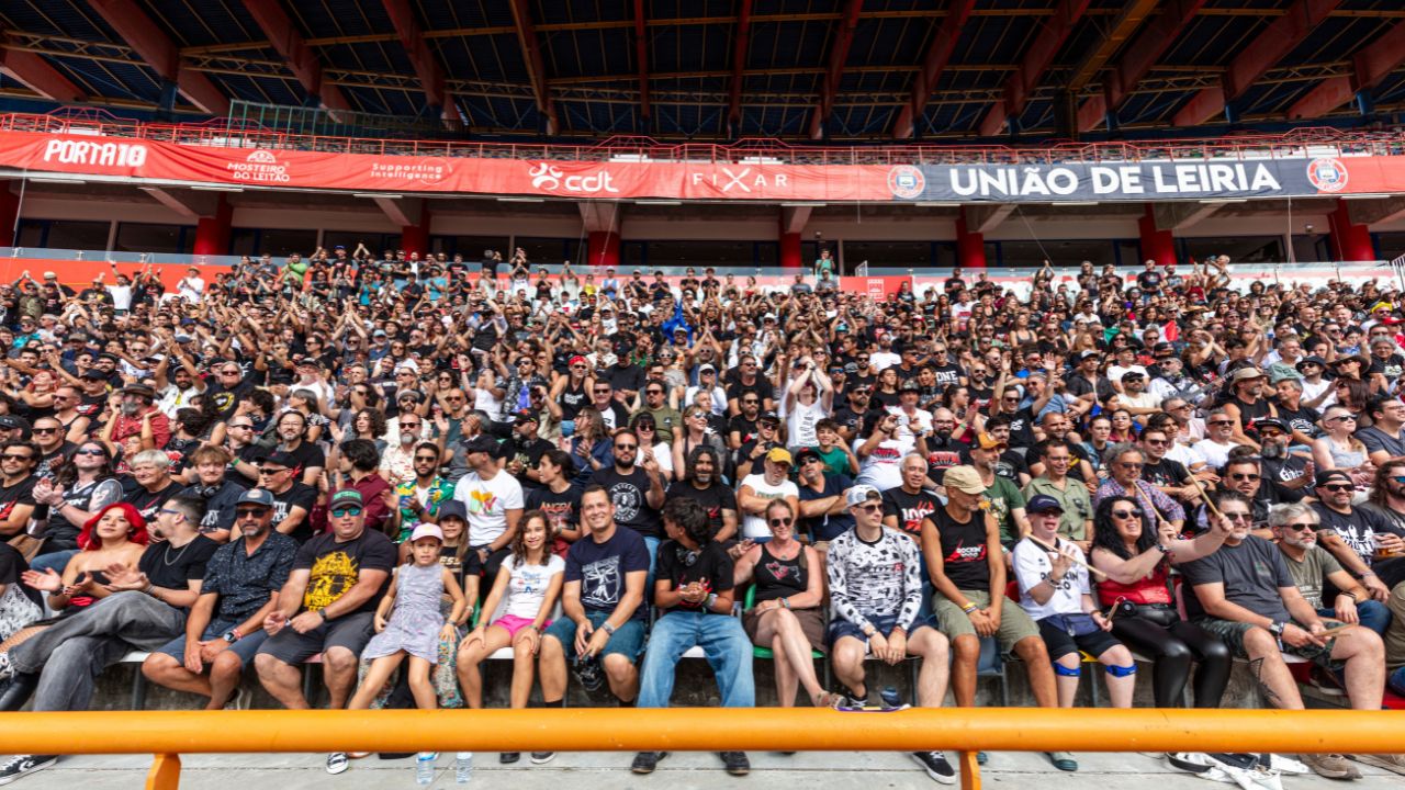 A group photo of a 1000 musicians at the Portugal show