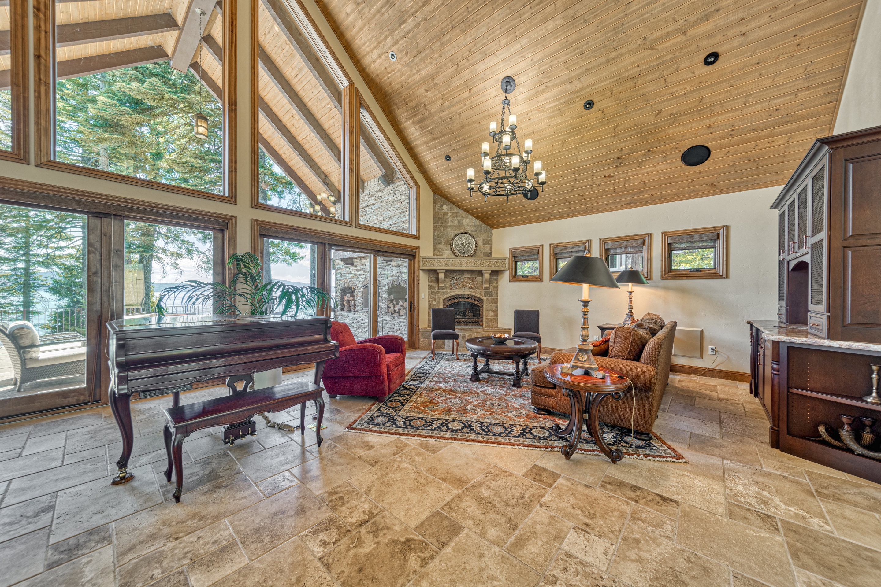 Beautiful living room 