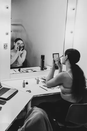 Photo en coulisse de la compagnie HOB - Qobul - Espace Icare - Issy les Moulineaux 2023