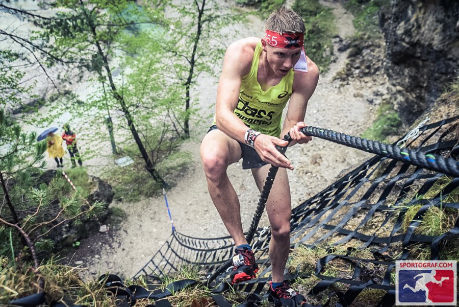Charles Franzke in the x-warriors event doing the pyramid obstacle