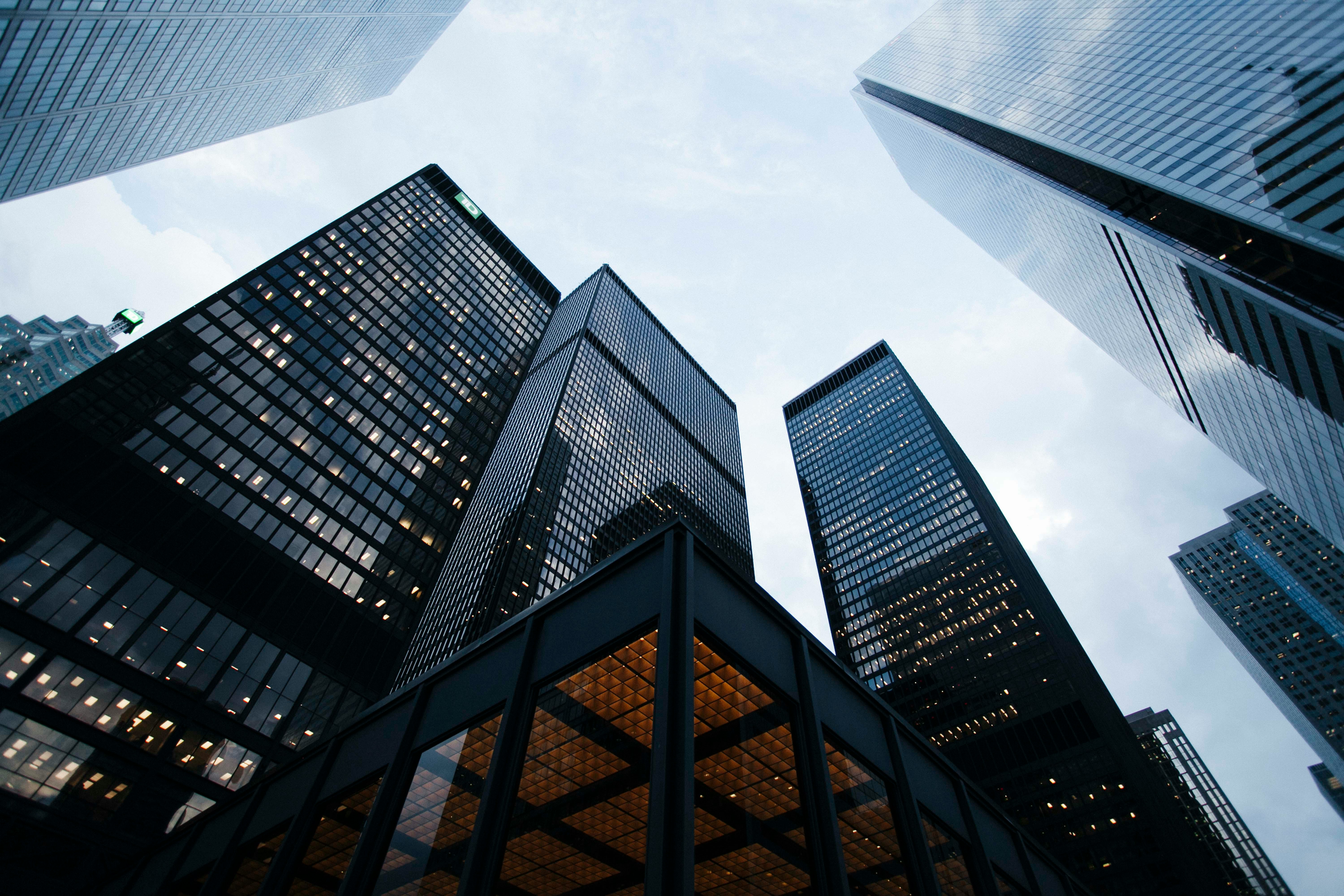 7 Reasons Smart Business Owners Work with Direct Lenders (and Not Just Banks)
