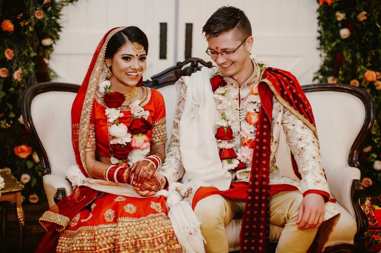 hindu couple wearing traditional wedding outfits