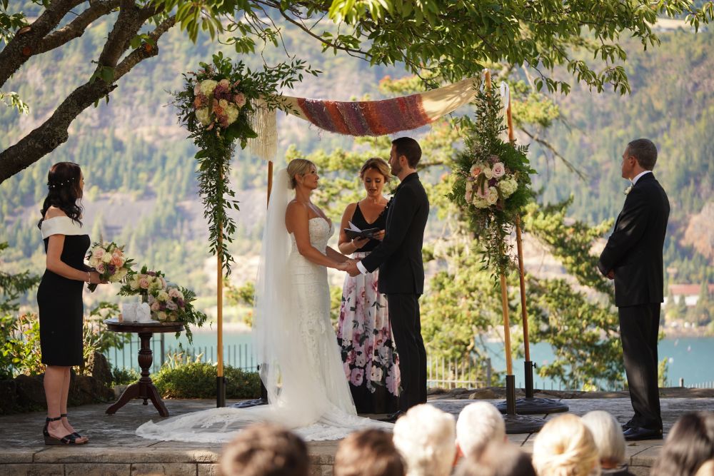 columbia gorge wedding ceremony