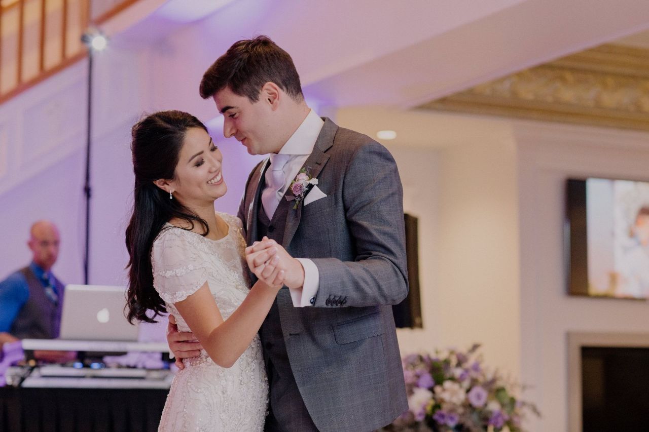 dj cutt in the background of a first dance