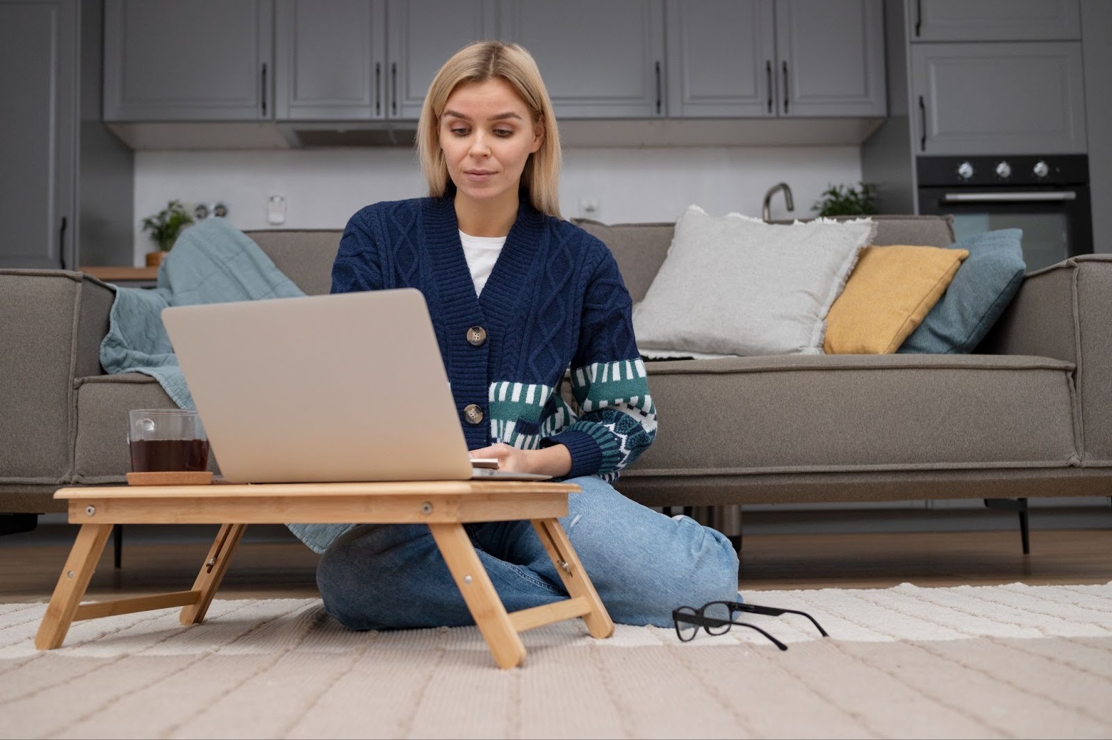 a woman working from home, showing how to become a remote worker