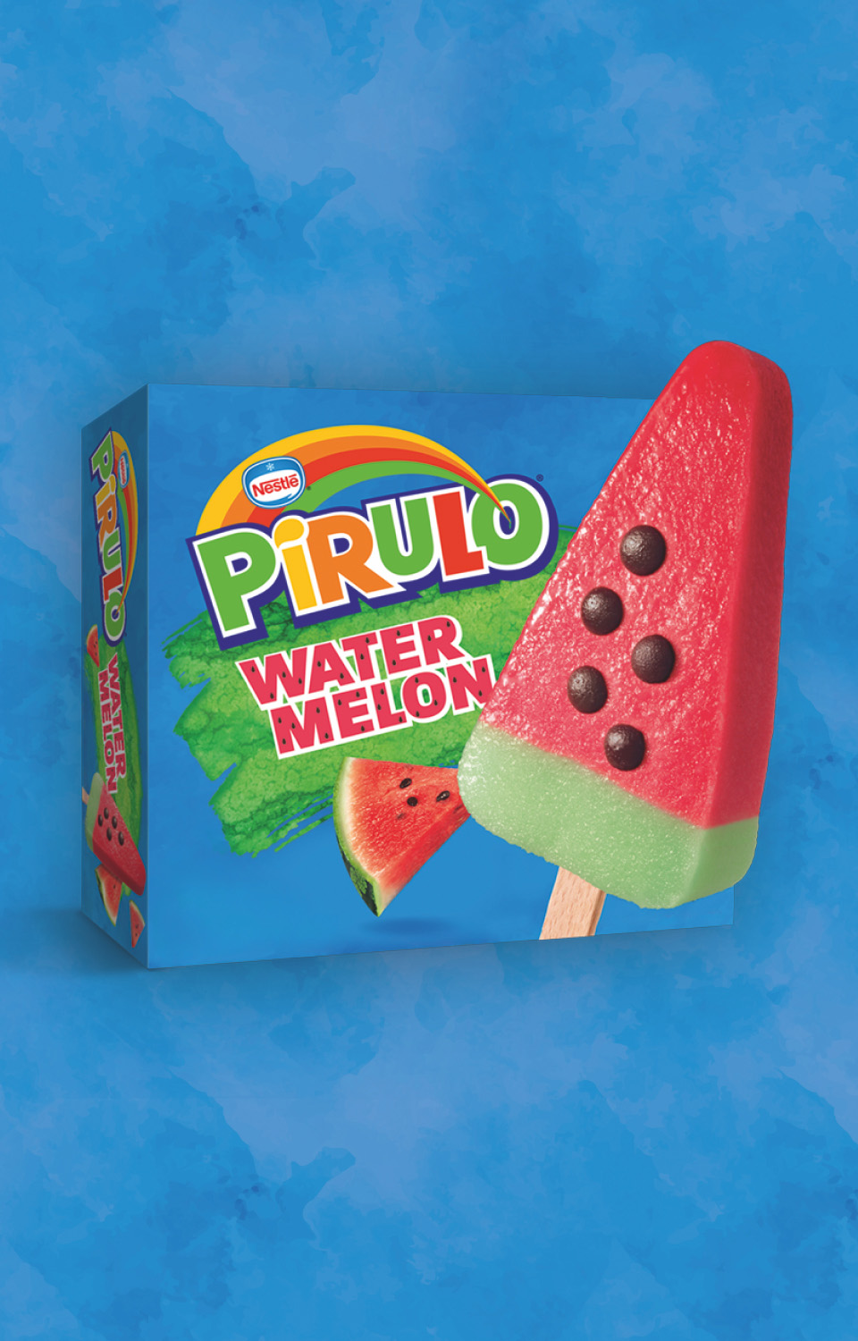 Froneri Pirulo Eis in Form einer Wassermelonen-Scheibe, mit rotem Teil, grünem Rand und Schokoladenstückchen als Kerne. Blaue Verpackung mit dem Logo ‚Pirulo Water Melon‘