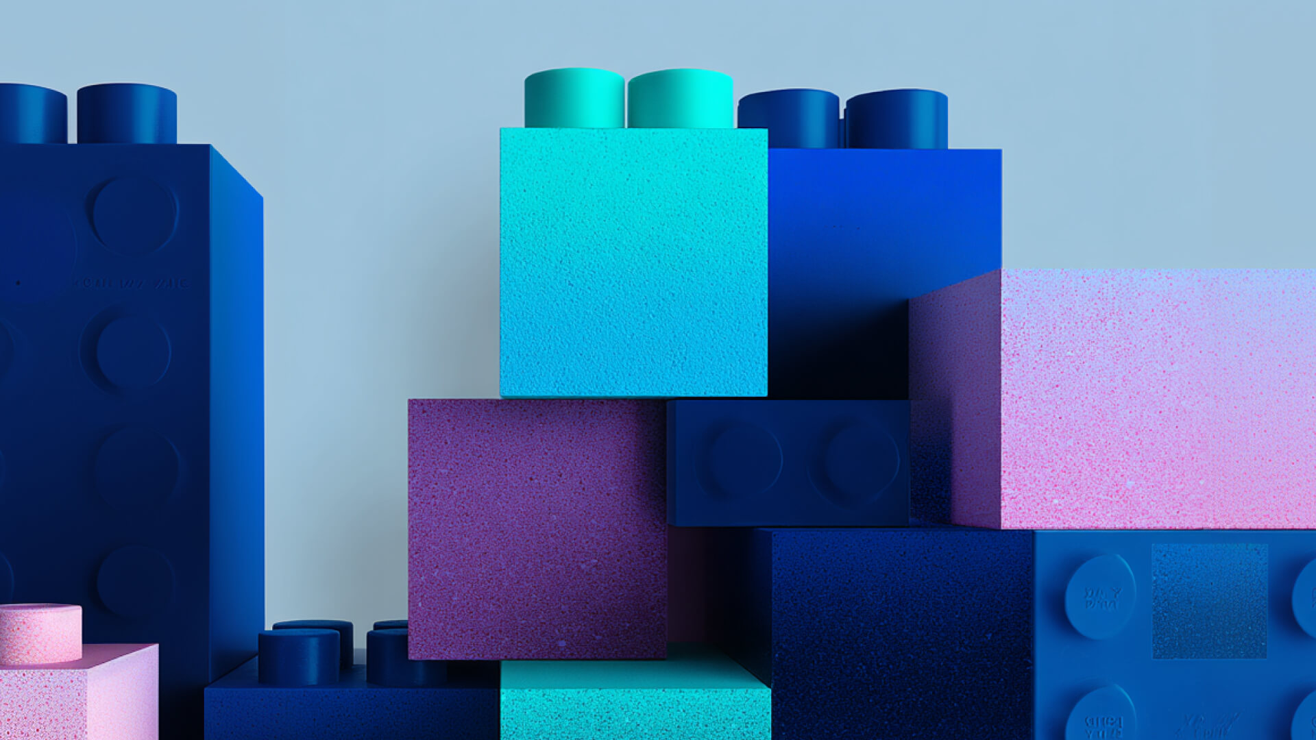Farbige Bauklötze im LEGO-Stil in Blau, Türkis, Lila und Pink vor hellem Hintergrund.