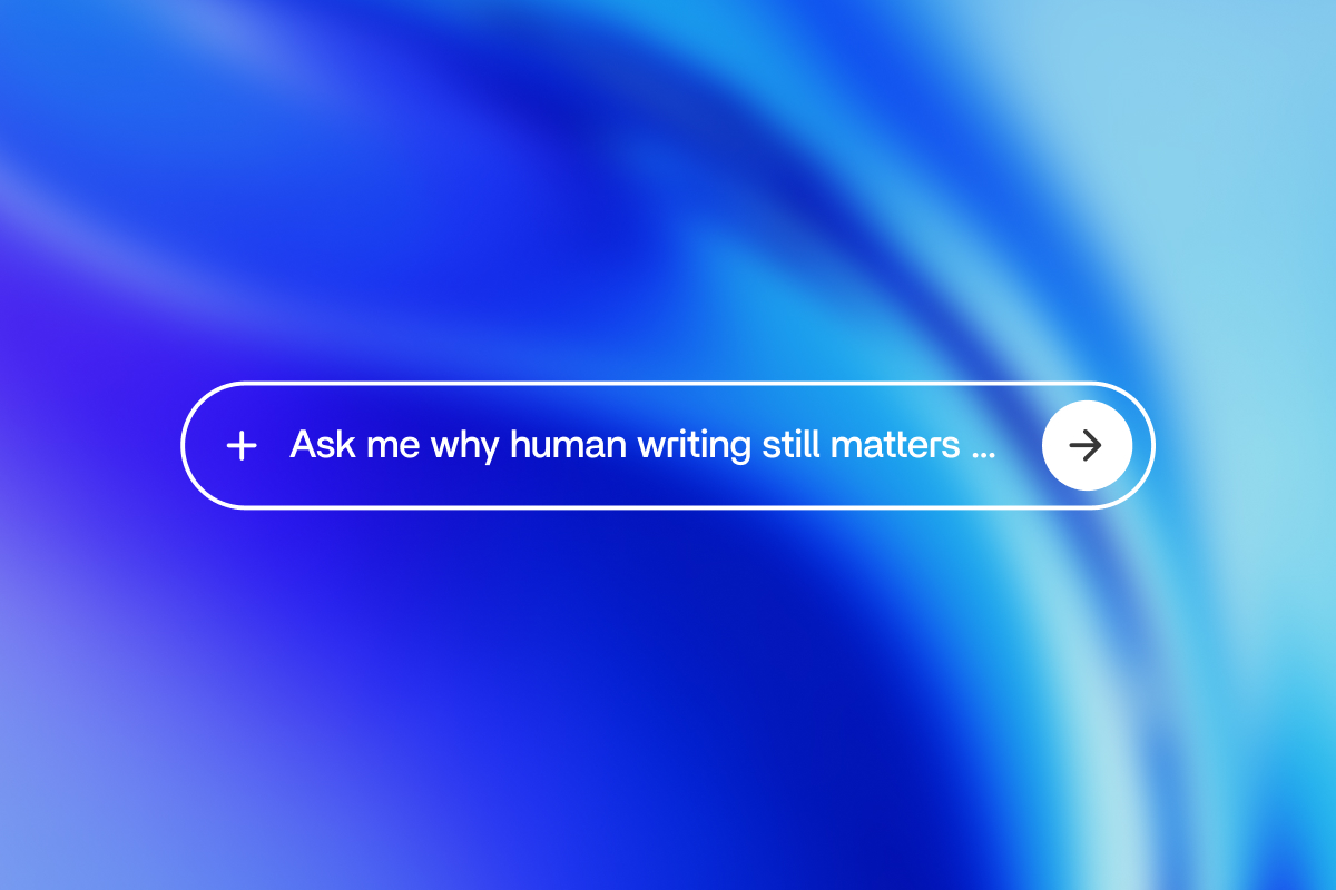 Abstrakter blauer Farbverlauf mit Suchfeld und dem Text „Ask me why human writing still matters“