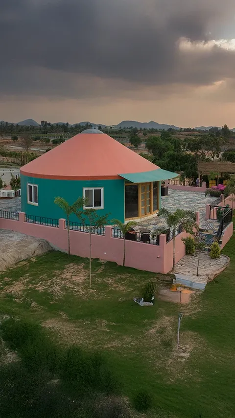 Weather-resistant yurt structure for outdoor living