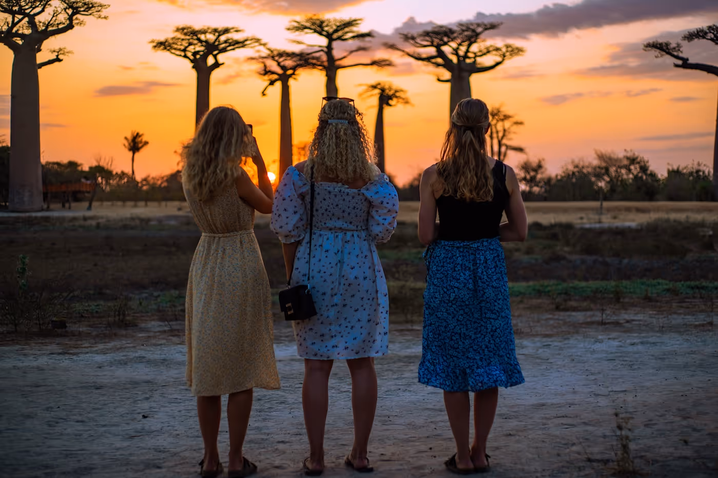 NMS Global Exchange - Vetle -studenter_i_solnegang_madagaskar_vetle_sørby-kopi