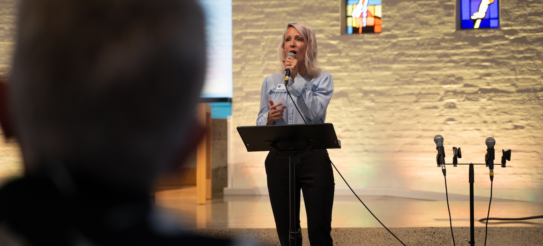 Bildet viser Ruth Marie Salte Kayes som taler eller formidler