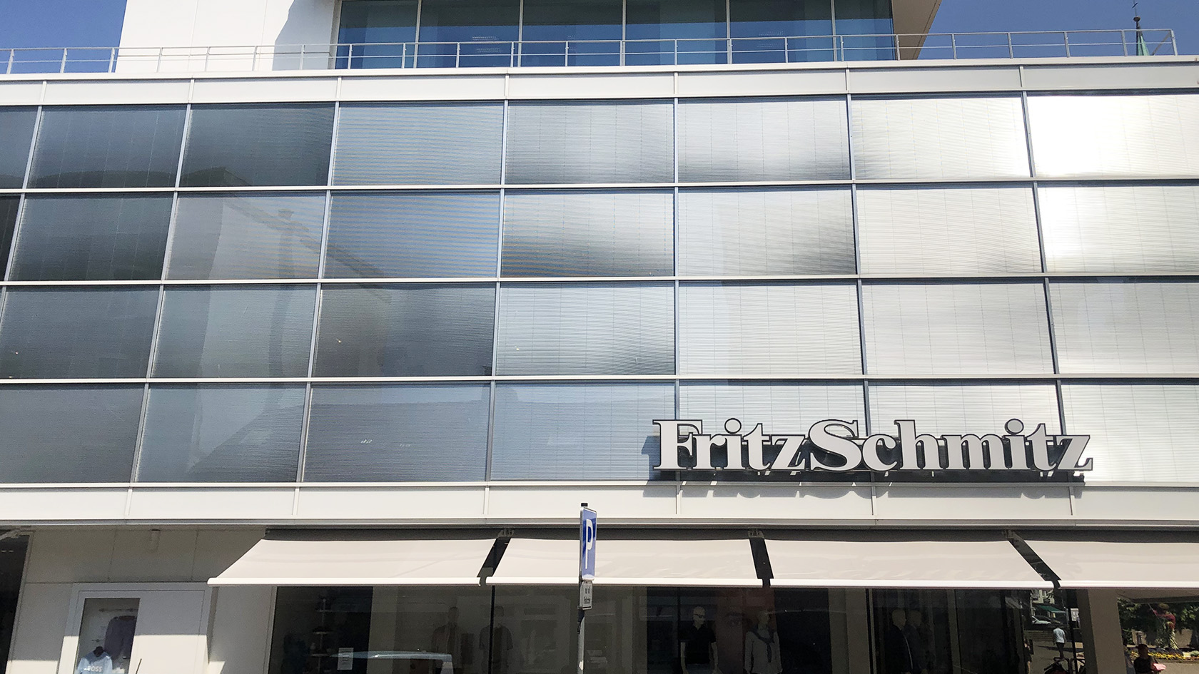 FritzSchmitz Herrenmode frontale Aussenaufnahme