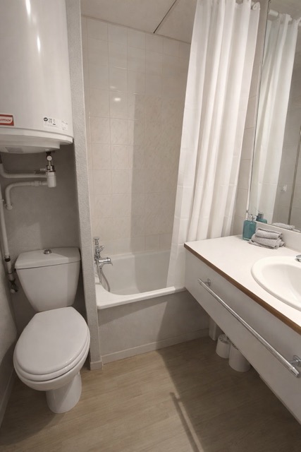 Les Estudines - Lyon Saxe Gambetta  - salle de bain LMNP SERENITE.jpeg