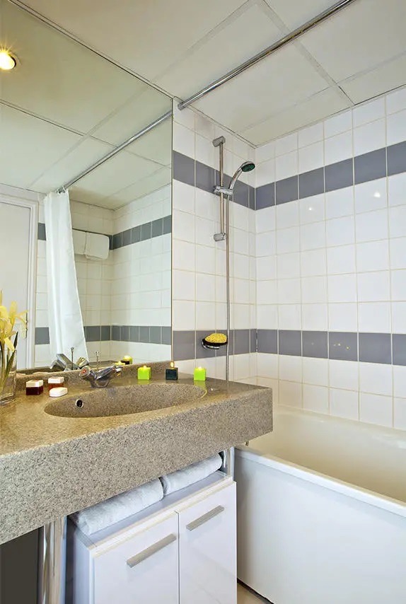 Les Estudines - Strasbourg Kléber - Strasbourg - salle de bain LMNP SERENITE.jpeg