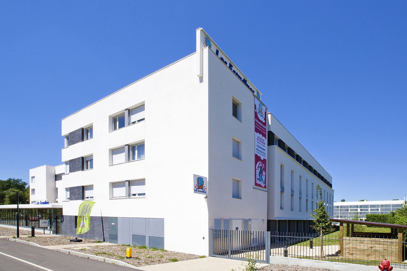 Façade de la résidence Les Estudines Saint-Quentin-en-Yvelines