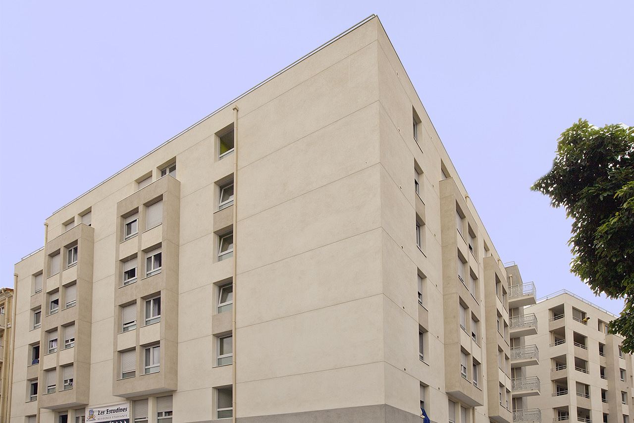 Façade de la résidence Les Estudines Nice Baie des Anges