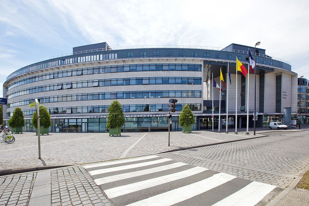 Façade de la résidence Les Estudines Orleans Jeanne d'Arc