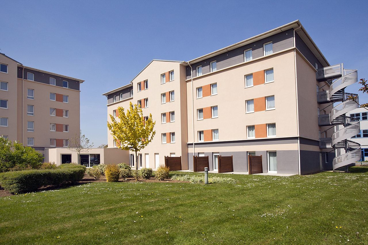 Façade de la résidence Les Estudines Caen Le Clos Beaumois