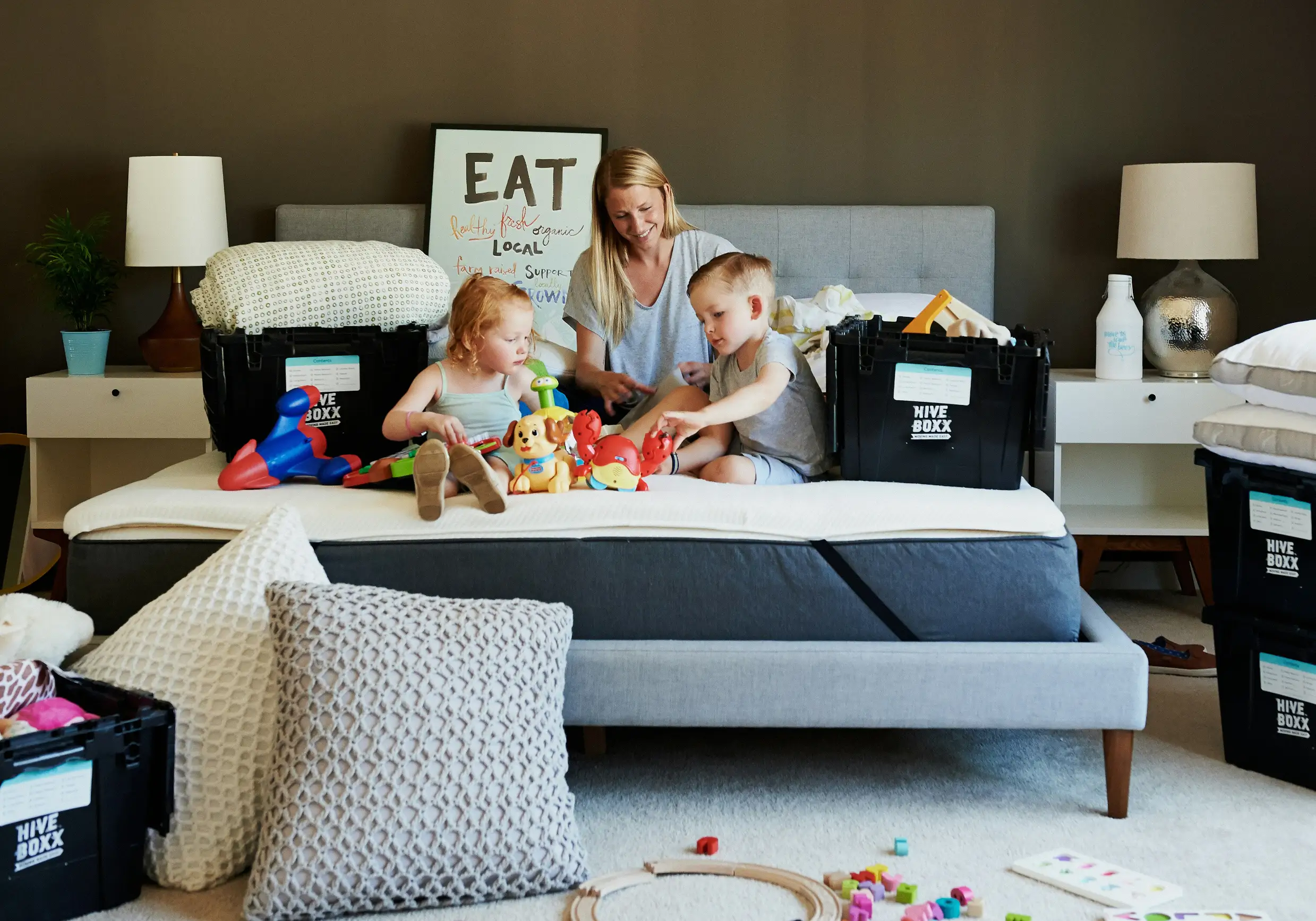 Mum and children moving house