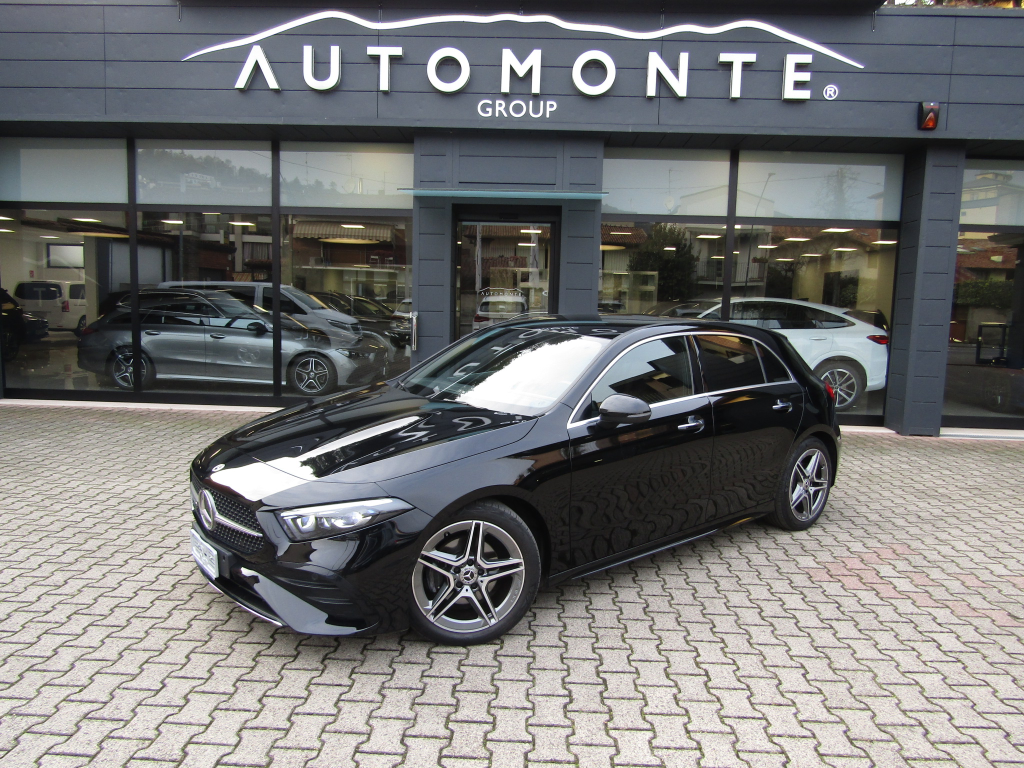 Mercedes-Benz A 200 d AMG LINE PREMIUM AUTO,MULTIBEAM LED,BLIND SPOT