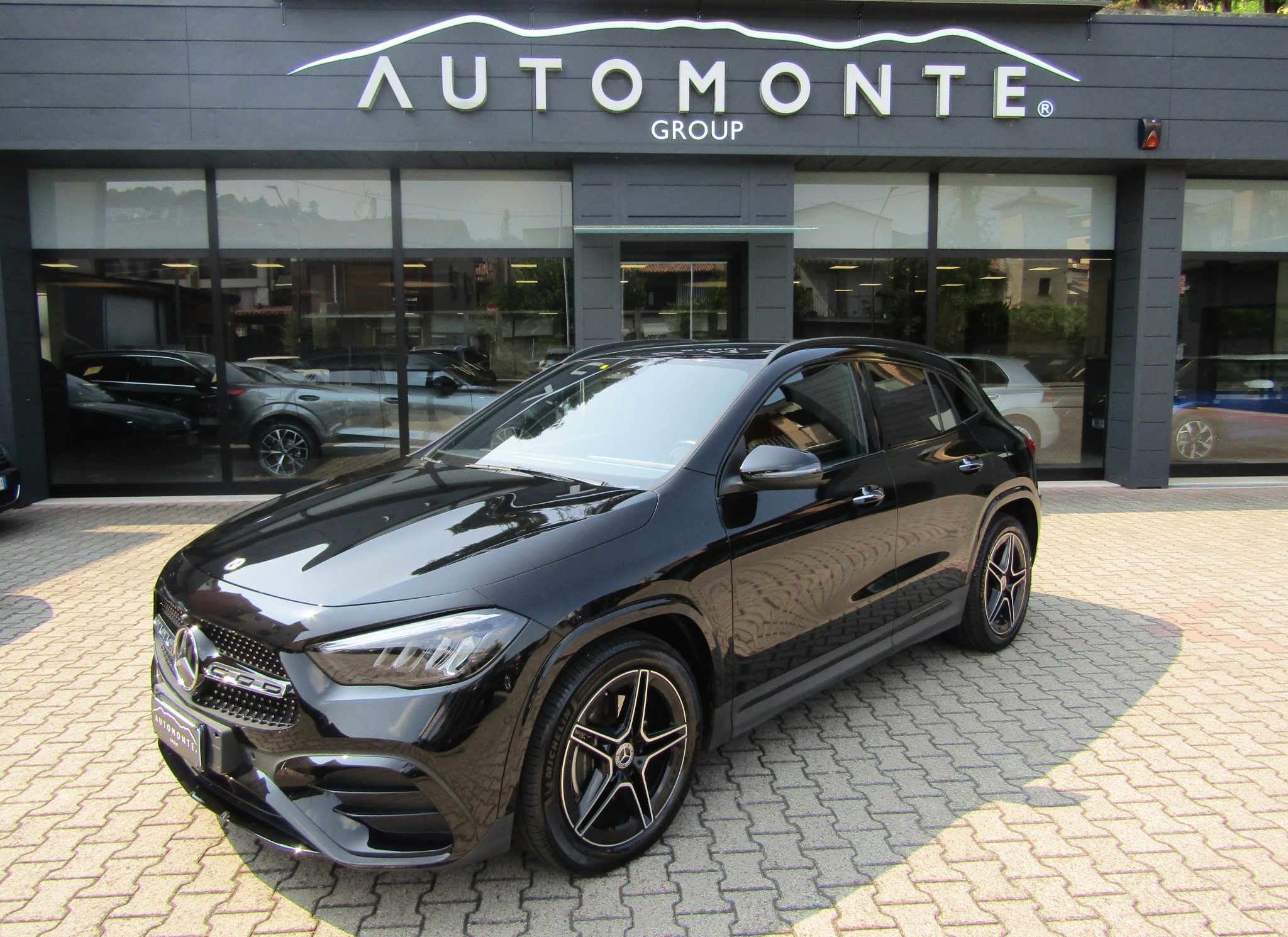 Mercedes-Benz GLA 200 D AMG Line Premium AUTO, CERCHI 19'', LUCI AMBIENTE , PACK NIGHT 