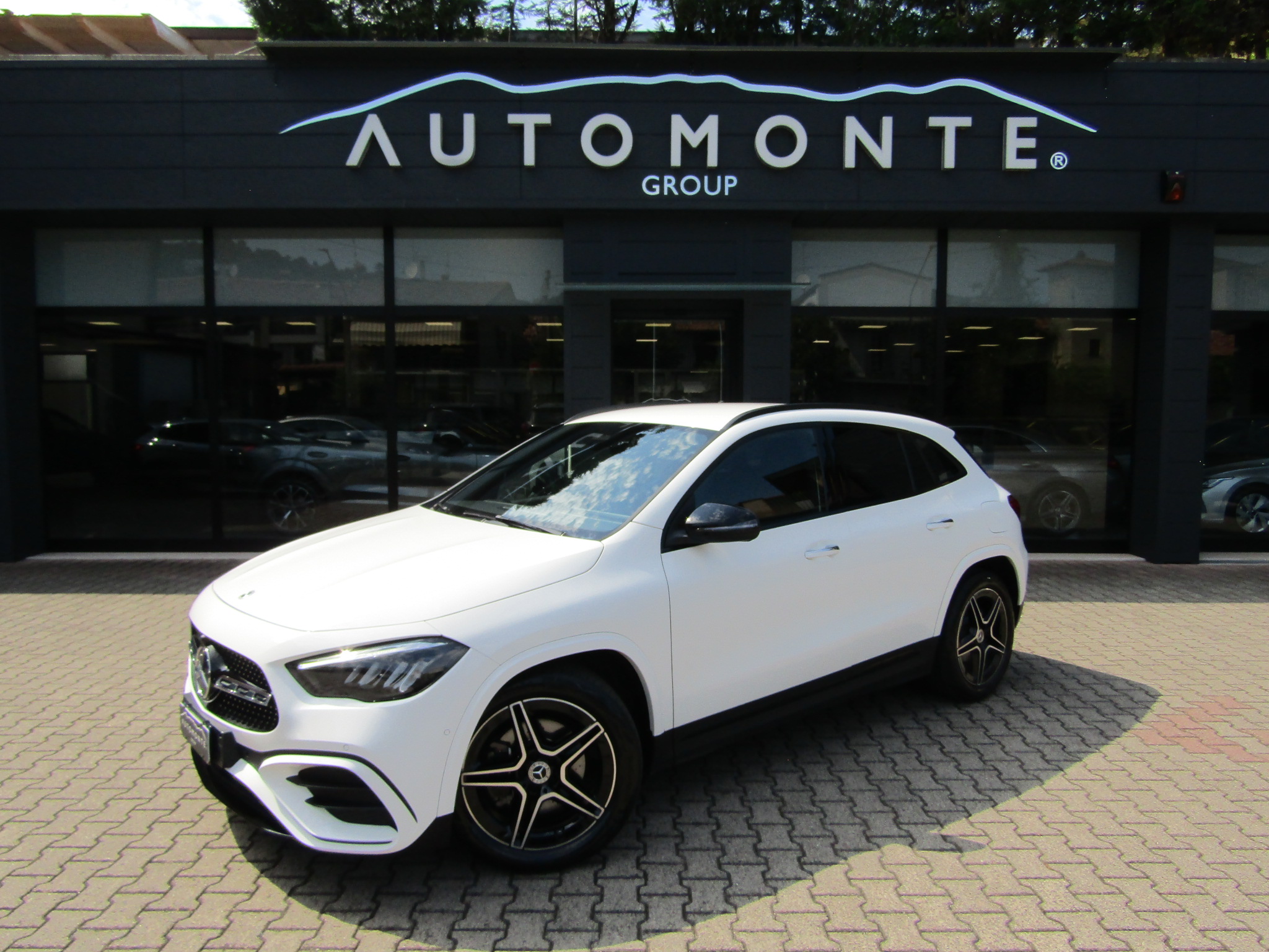 Mercedes-Benz GLA 200 D AMG LINE AUTO , CERCHI 19'' , LUCI AMBIENTE , PACK NIGHT