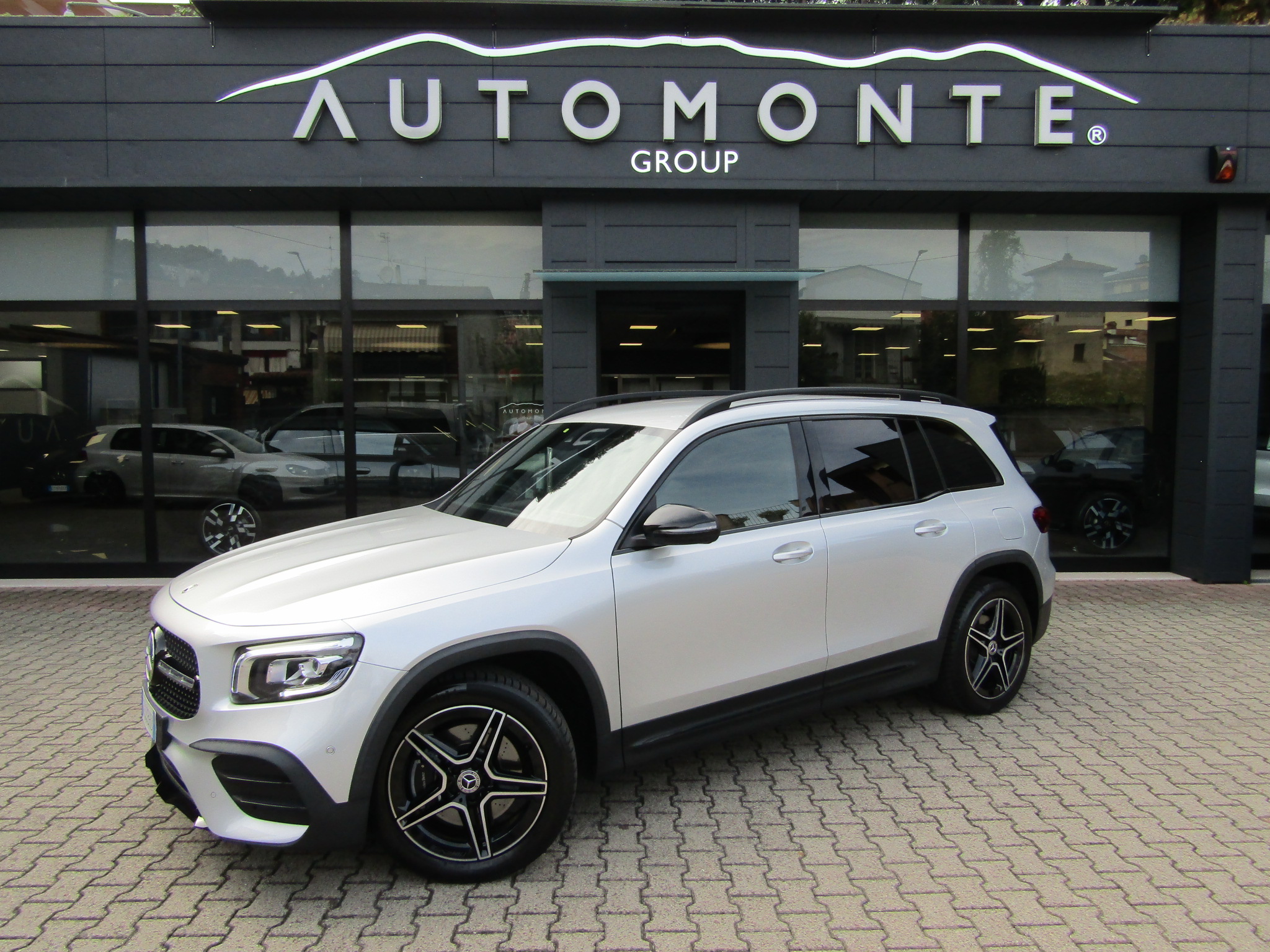 Mercedes-Benz GLB 220 D  LINE AMG, CERCHI 19'', LUCI AMBIENTE, TELECAMERA