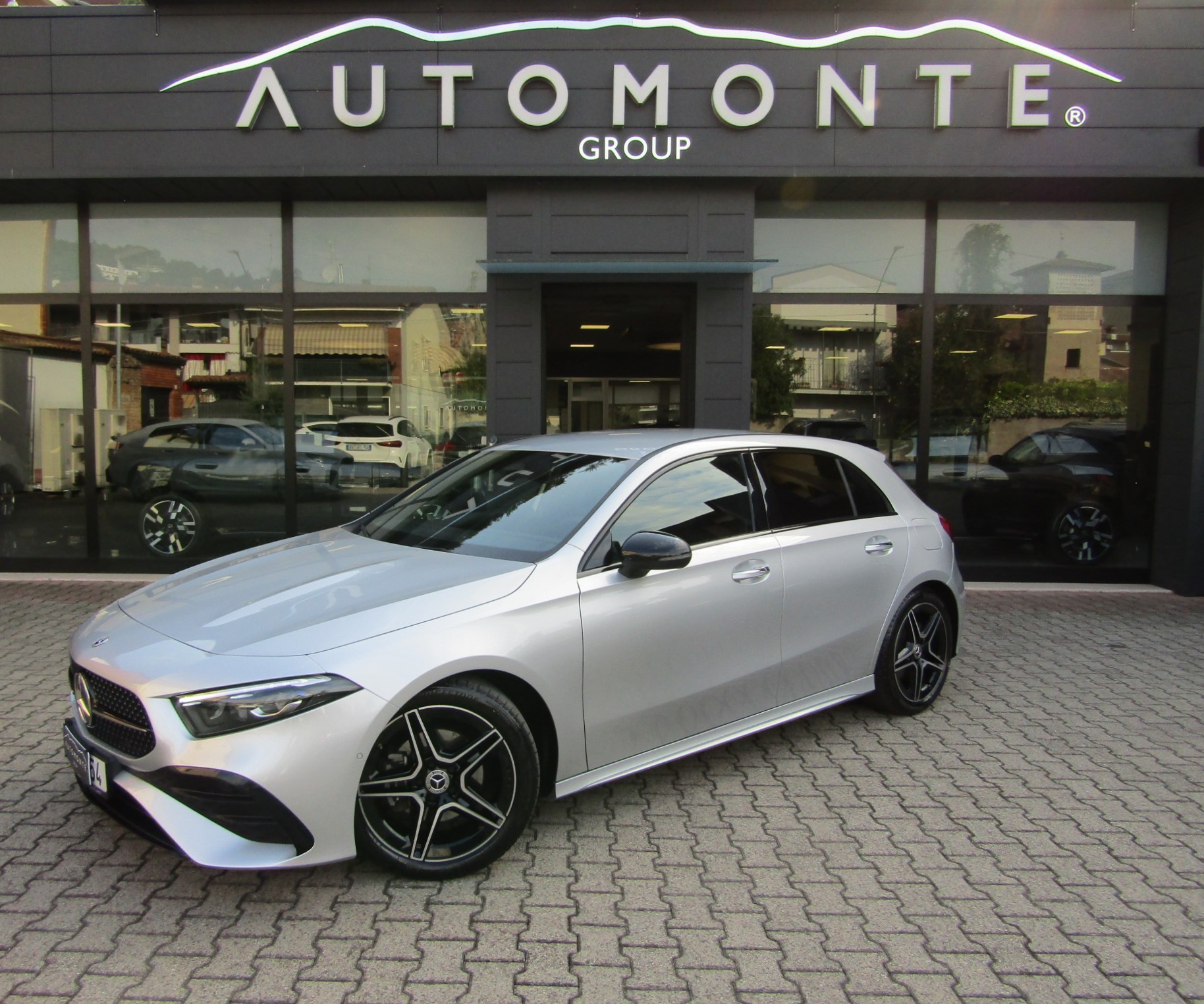 Mercedes-Benz A 200 BENZINA AMG LINE AUTO,MULTIBEAM LED,PACK NIGHT, CERCHI 19''
