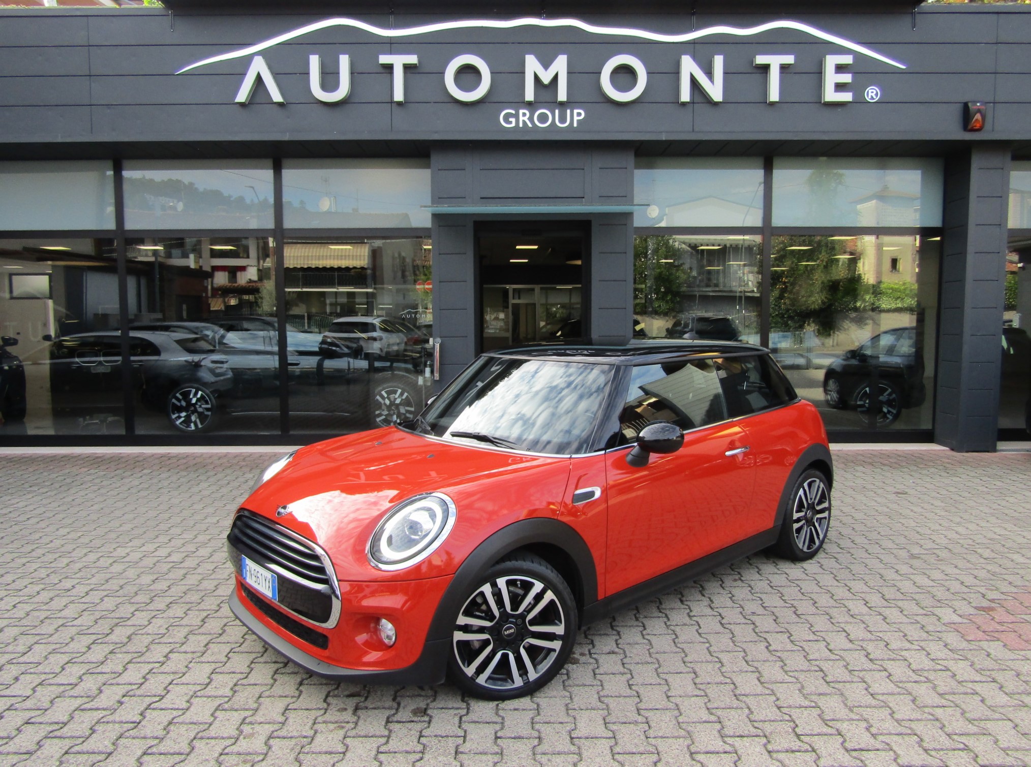 MINI COOPER D 1.5 3 PORTE CAMBIO AUTO, FARI LED, LUCI AMBIENTE, CARPLAY